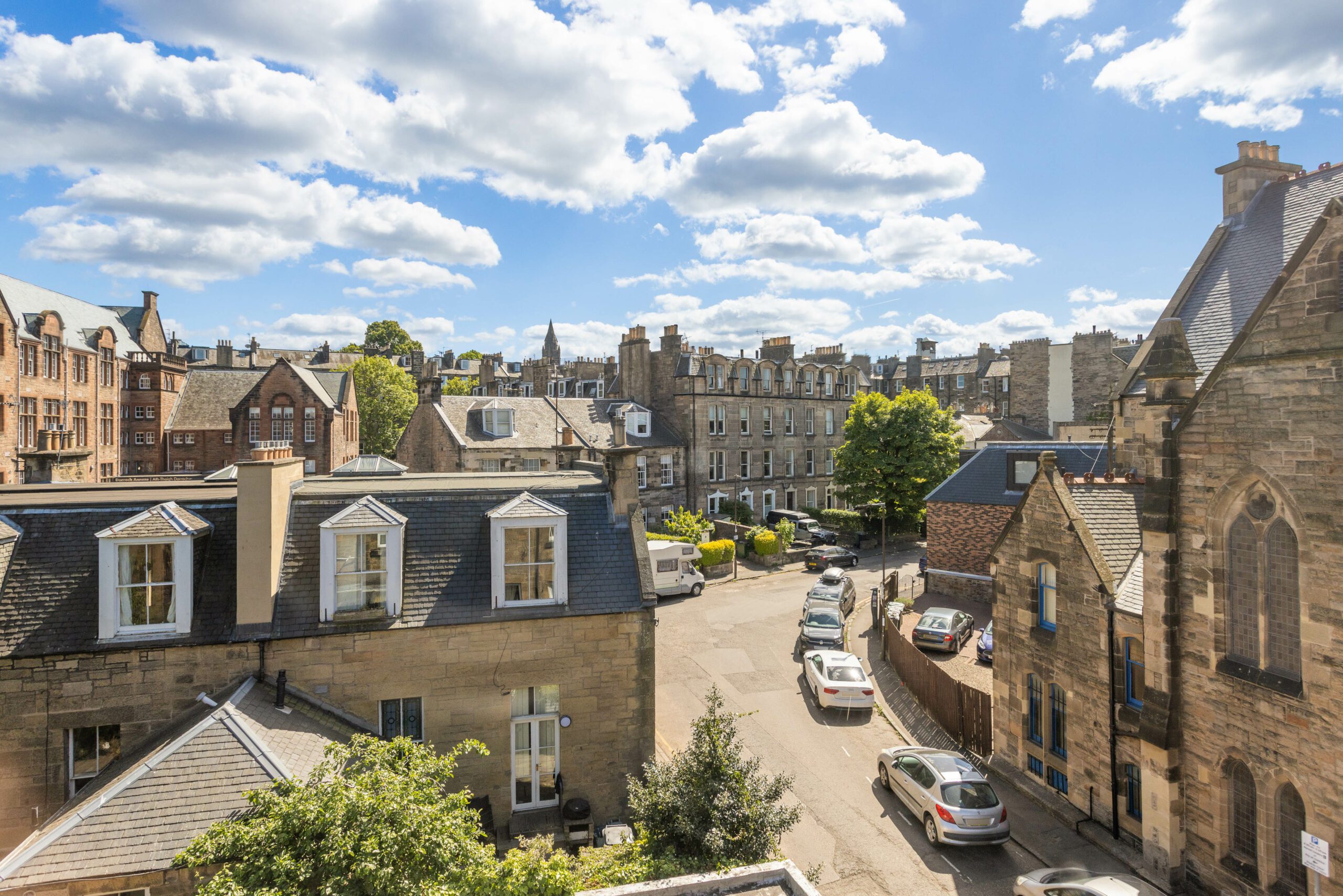 Independent or Corporate Estate Agent? Why Choosing an Independent Estate Agent Could Be Your Best Decision